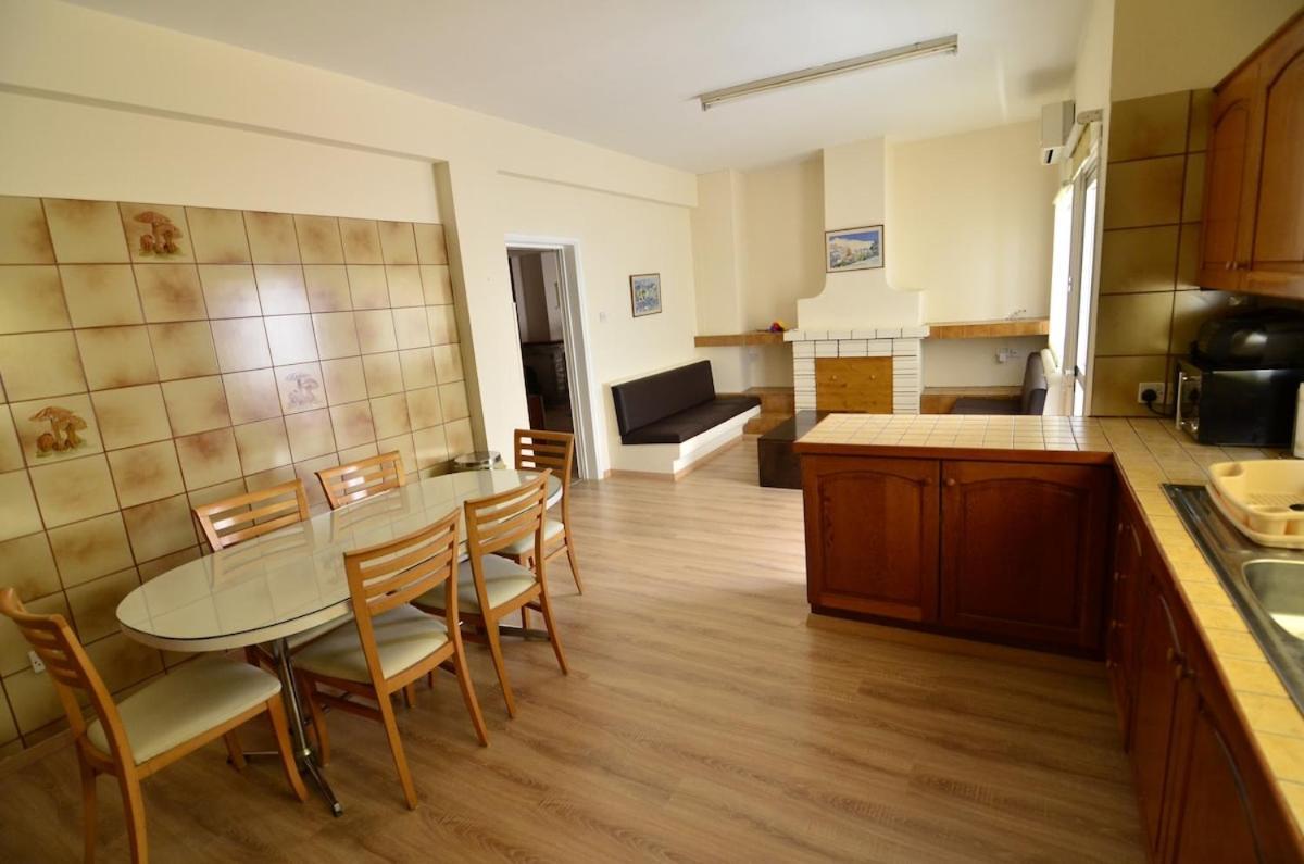 Central, Renovated, Fully Equipped, Spacious 3Bd Strovolos Екстер'єр фото