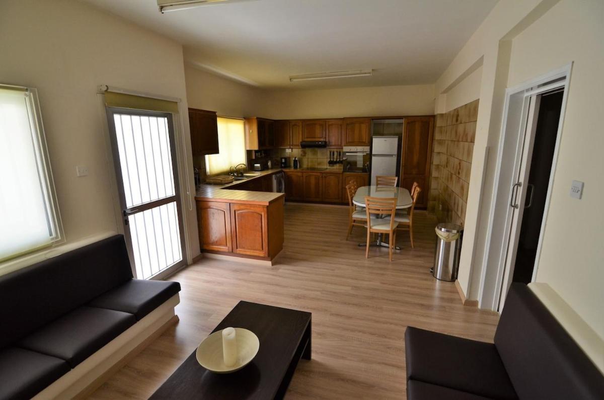 Central, Renovated, Fully Equipped, Spacious 3Bd Strovolos Екстер'єр фото