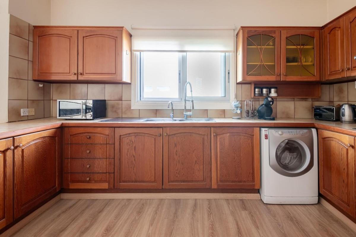 Central, Renovated, Fully Equipped, Spacious 3Bd Strovolos Екстер'єр фото