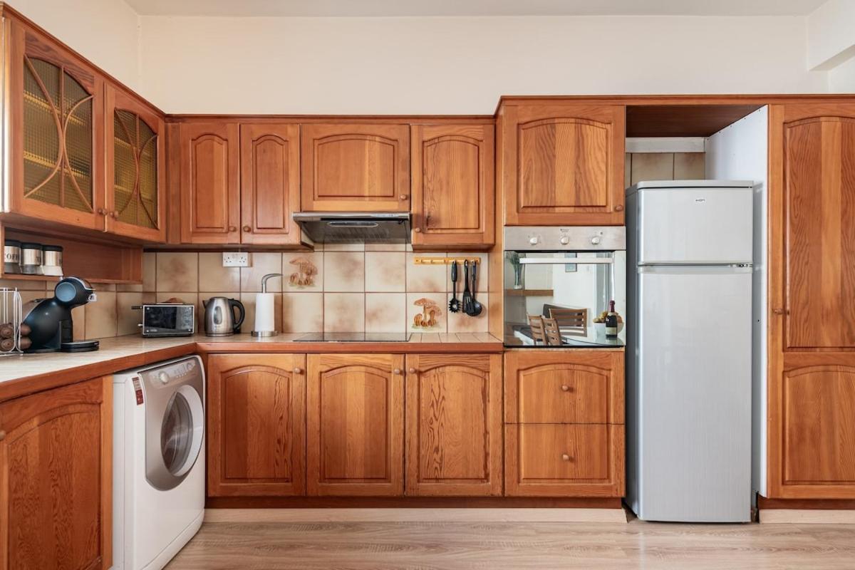 Central, Renovated, Fully Equipped, Spacious 3Bd Strovolos Екстер'єр фото