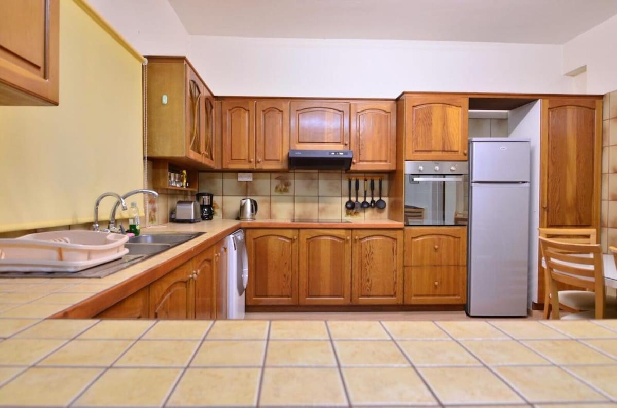 Central, Renovated, Fully Equipped, Spacious 3Bd Strovolos Екстер'єр фото